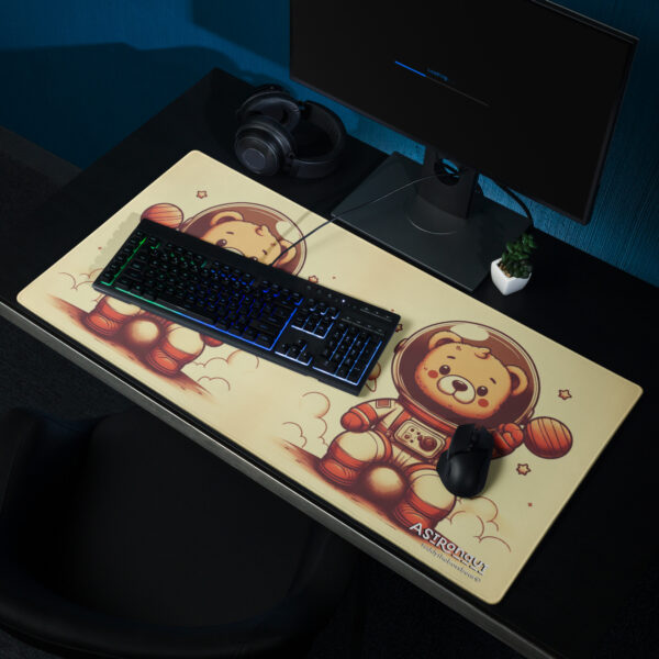 Astronaut Boss - Gaming Mouse Pad (Vintage Bear)